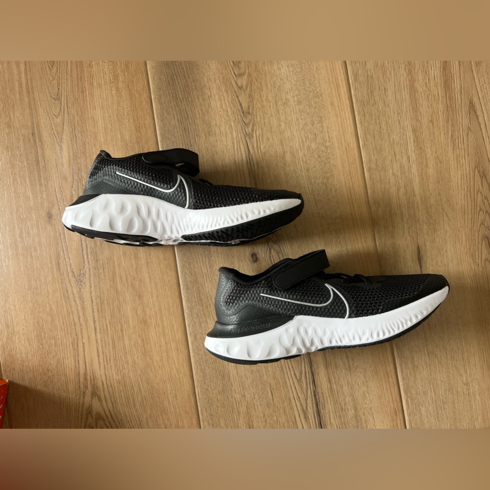 Nike Renew Run Youth 2Y Black and White Athletic Shoes